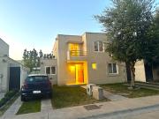 ARRIENDO CASA MEDITERRANEA CHICUREO NORTE COLINA