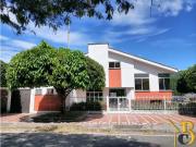 ARRIENDO CASA PARA EMPRESA BARRIO LOS HELECHOS
