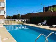 ARRIENDO departamento amoblado, en condominio. Las...