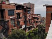 ARRIENDO HERMOSA CASA BIFAMILIAR EN ROBLEDO SECTOR SAN...