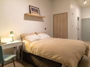 Arriendo hermoso departamento estudio amoblado con patio...