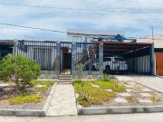 Arriendo linda y amplia casa ubicada en sector...