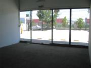 ARRIENDO Local Comercial 327,73 m2 Strip Center, Av. La...