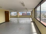 Oficina de arriendo sector la mariscal con 214 totales...