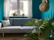 Arrive & feel good: Sun drenched 2 room top floor flat...