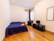 Arrumo quarto para alugar em apartamento de 6 quartos em...