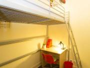 Arrumo quarto para alugar em apartamento de 6 quartos no...