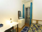 Arrumo quarto para alugar em apartamento de 6 quartos no...