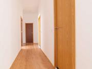 Arrumo quarto para alugar em apartamento de 9 quartos em...