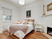 Art Deco Apartment With Entertainer's Courtyard!