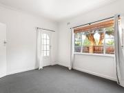 Art Deco Ground Floor Apartment in a Prime Position