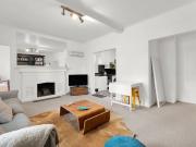 Art Deco Executive Apartment in Dream Location Fully...