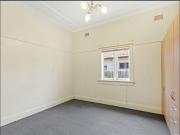 Art Deco Two Bedroom Unit Close to UNSW
