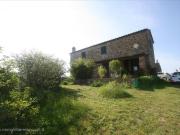 In una splendida posizione collinare, proponiamo in...