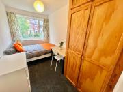 Ash Grove, Hyde Park, Leeds LS6, 3 bed flat to rent,...