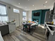 Ash Grove, Leeds LS6, 6 bed terraced house to rent,...