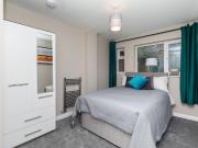 Ashdown Drive, Crawley RH10, Room to rent, £800 pcm |...