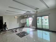 Askari 10 sector F 7th floor 10 Marla Flat available for...