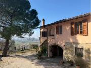 Assisi Palazzo: Casale Con Terreno E Annessi 261m²...
