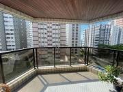 Asturias 4 quartos sendo 3 suites uma quadra da praia