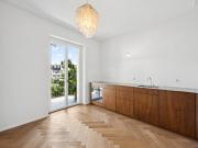 AT THE TOP PENTHOUSE MIT WEITSICHT ÜBER DIE DÄCHER VON BASEL