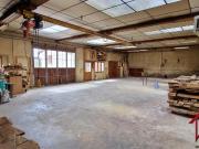 Atelier 230 m2 Stockage fermé 89 m2 Stockage semi ouvert...