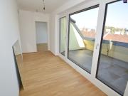 Atemberaubende Dachwohnung mit Terrasse in Ost...