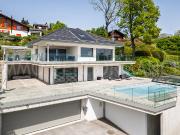 Atemberaubende zeitgenössische Villa mit Panoramablick