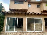 Atencion Inversionistas Casa a un lado de la Universidad...