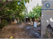 Atención promotores. Casa para derribar y hacer bloque...