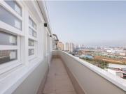 Ático con terraza y vistas al mar