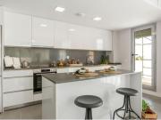 Ático de 4 dormitorios y 3 baños con vistas al mar. El...