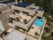 Atico de alto standing de 363 m2 en venta Marbella,...