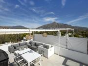 Ático de dos plantas en Aloha Pueblo, Nueva Andalucía