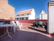 ÁTICO DE TRES HABITACIONES, CON DOS BAÑOS Y TERRAZA DE 80 M2