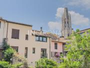 Ático dúplex con garaje en el Barri Vell de Girona con...