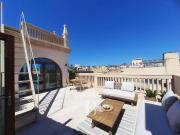 Elegante ático dúplex con vistas panorámicas al mar y a...