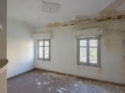 ático duplex para reformar por completo en un edificio...