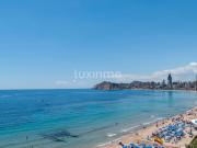 Atico en primera linea con vistas al mar en playa de...