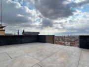 Ático en venta en Barcelona, Guinardó. Único en...