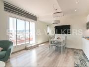 Ático en venta en Barcelona, Raval. Ático reformado con...