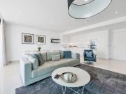 Ático en venta en Estepona, Nueva Atalaya. Tu santuario...