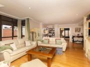 Ático en venta en Madrid, Adelfas. Descubre un...