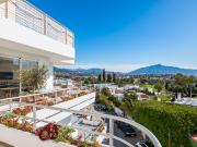 Ático espacioso completamente renovado con vistas al...