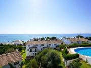 Ático Estiloso con Vistas Panorámicas al Mar – A Pocos...