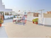 Ático luminoso con gran terraza y vistas despejadas en...