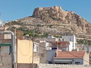Ático luminoso con vistas al castillo en el corazón de...