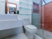 Elegante casa em condomínio para venda e locação com 4...