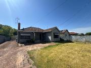 Attention Tradies! Large shed 3 bedroom home