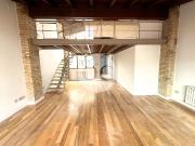 Attic with sloping ceilings in Pla del Remei, Valencia —...